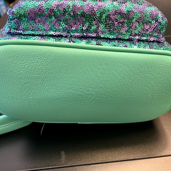 Disney Loungefly backpack sequined teal and purple stunning Minnie Mouse. NWT - Picture 5 of 7